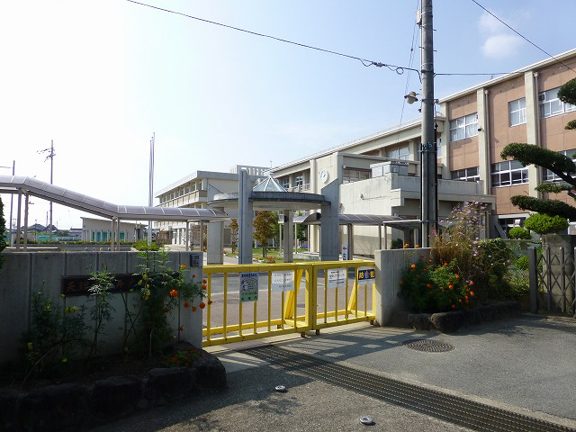 井戸堂小学校まで300m (徒歩4分) 写真21